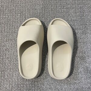 Yeezy Slide Bone Size 9